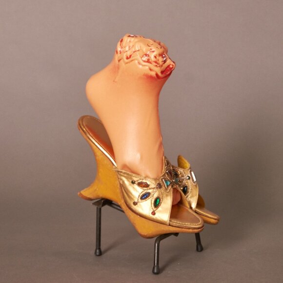 1950s Gold Jeweled Wood Boomerang Carved Insane Wedge Heels - Picture 1 of 12